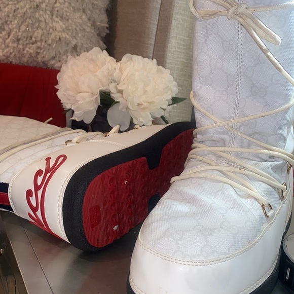 Women’s Gucci Moon Boots - Picture 4 of 4